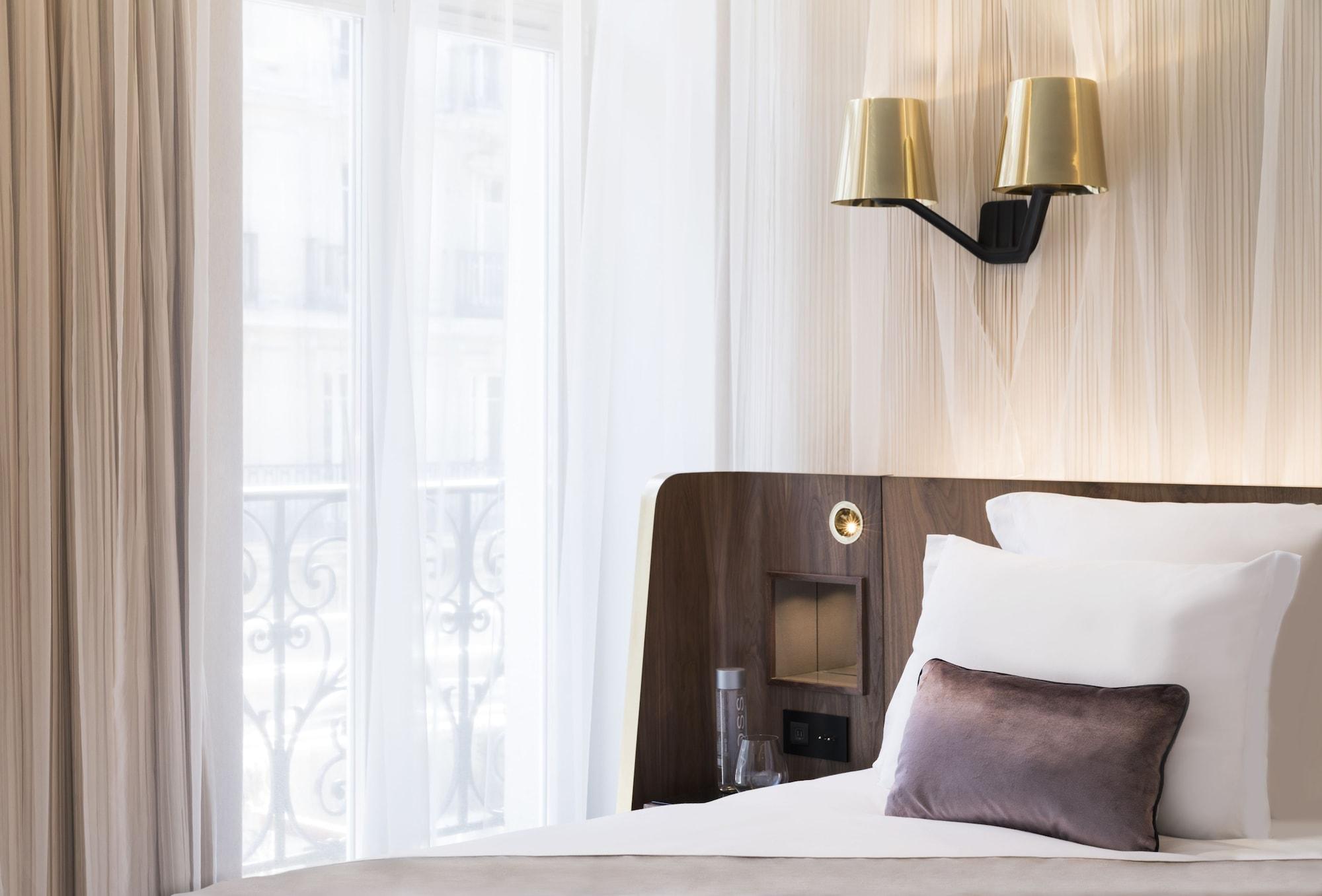 Maison Albar Hotels Le Pont-Neuf Paris Exterior foto A wall light