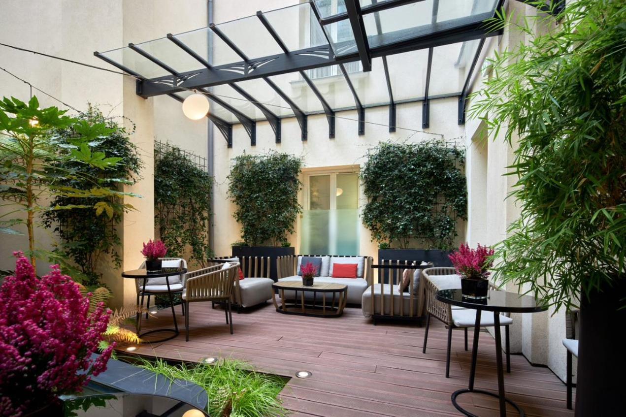 Maison Albar Hotels Le Pont-Neuf Paris Exterior foto The hotel's courtyard